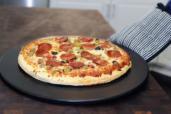 a basic guide to using a pizza stone